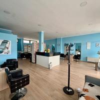 Negozio ammobiliato con parcheggio esclusivo