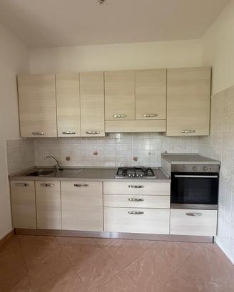 cucina completa di elettrodomestici 