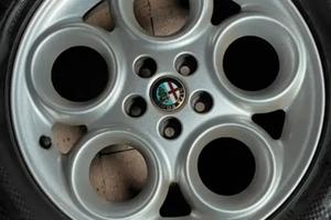 Gomme e cerchi in lega 16 Alfa Romeo