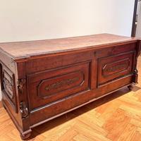 Cassa panca antica e tanti mobili eleganti