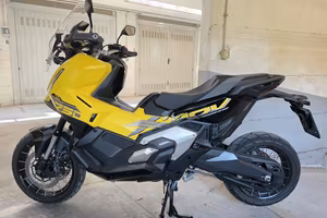Honda X-adv 750 Xadv fine 2025 km 350 NUOVO