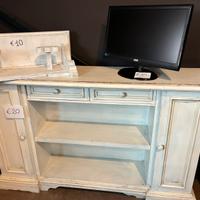 Mobili bianchi in legno