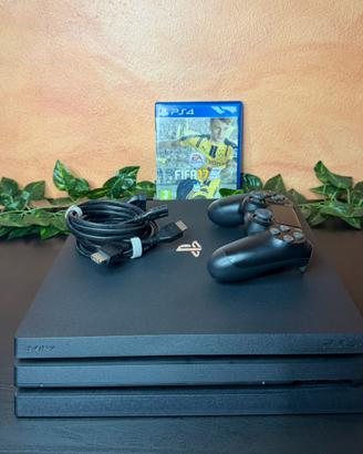 PlayStation 4 PRO con controller e FIFA