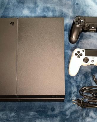 Play station 4 usata in perfette condizioni.