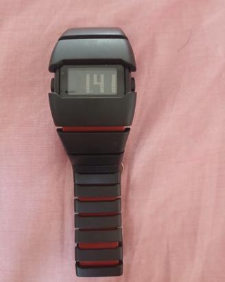 Orologio in plastica e acciaio inox