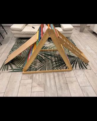 Giostra da arrampicata in stile  Montessori 