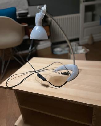 Tavolino e lampada Ikea