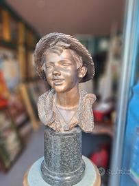 busto in bronzo su piedistallo in granito