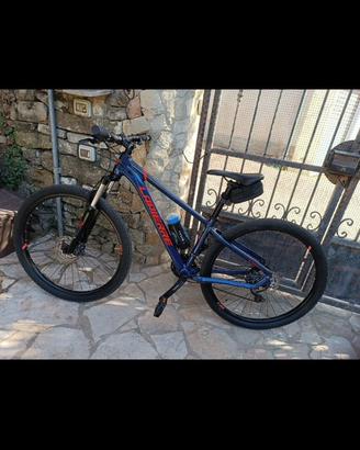 Bicicletta mountain bike