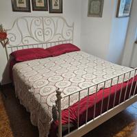 Struttura letto matrimoniale con rete a doghe