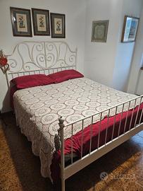 Struttura letto matrimoniale con rete a doghe