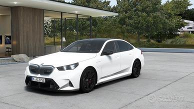 BMW M5 4.4 727cv auto