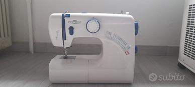 Macchina da cucire Victoria con pedale