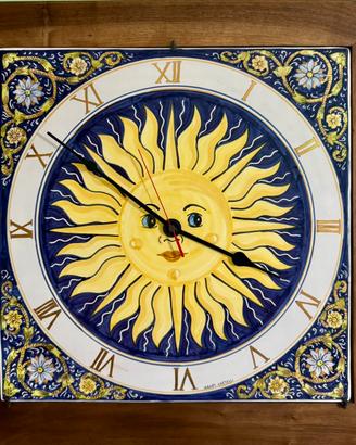 Orologio da muro in ceramica di Castelli (TE)