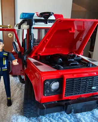 Jeep, fuoristrada Bruder pompieri con pompiere