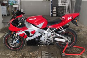 Yamaha R1 ‘01