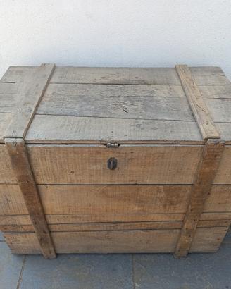 Baule antico porta legna