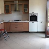 Cucina per intera, tranne lavastoviglie 
e frigo 