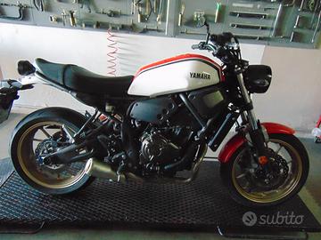 Yamaha XSR 700 bianco rossa anno 2021 km 17.500