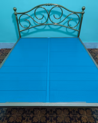 Letto in Ottone Dorato