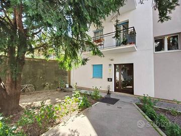 BILOCALE ARREDATO CON VISTA SUL VERDE