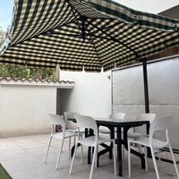 Set tavolo da esterno, con 6 sedie + ombrellone