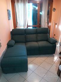 divano in stoffa colore verde  195X170 cm