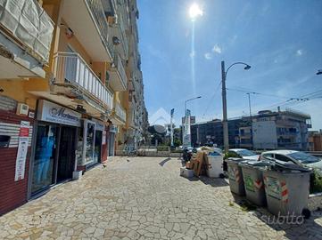 NEGOZIO A NAPOLI