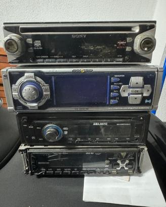 Stock di autoradio e amplificatori