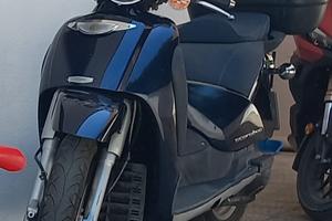 Piaggio scarabeo 200