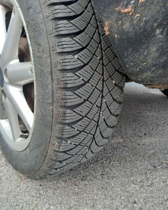 4 gomme auto pneumatici 4 stagioni
