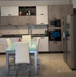 Cucina m4.15 , patere attrezzata,tavolo scavolin