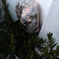 Pietra con quarzo