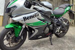 Benelli BN 302 R  - Tenuta bene