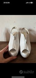 Scarpe bianche con il tacco