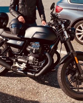 moto Guzzi v7 Stone 850-2023