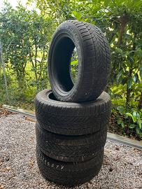 Gomme dunlop 225/55 r17