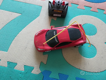 Macchinina ferrari radiocomandata usata