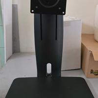 🖥️ Supporto per monitor Amazon Basics – Completo