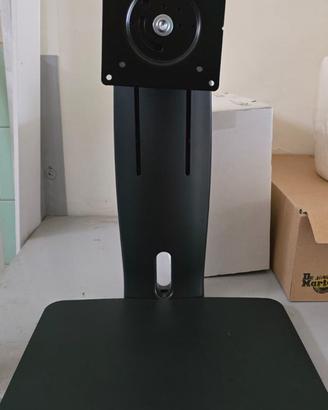 🖥️ Supporto per monitor Amazon Basics – Completo