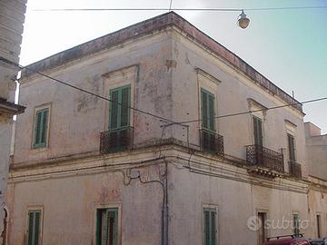 Trepuzzi Intero Palazzotto Storico