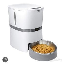 Distributore automatico crocchette gatto