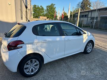 Peugeot 208 BlueHDi 75 5 porte Allure