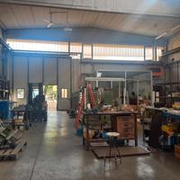 Capannone indipendente (ex elettromeccanica)