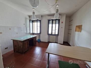 Immobile di 45 m² con 5 locali a Lucca