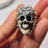 anello teschio bianco