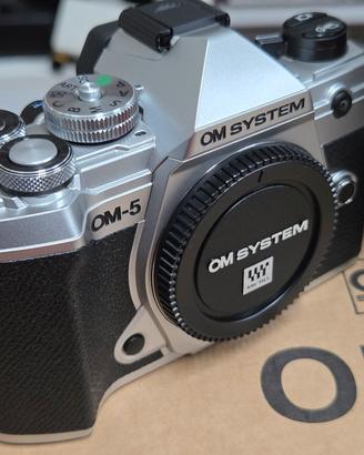 Olympus OM System OM5 OM-5 + 14-150mm II