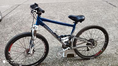bicicletta MTB GIANT