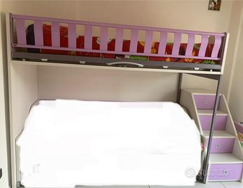 Cameretta bambini/e struttura letto più scala