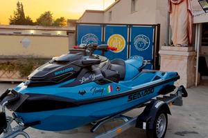 Sea Doo RXT 325 blu 2026 + carrello, 15h, garanzia